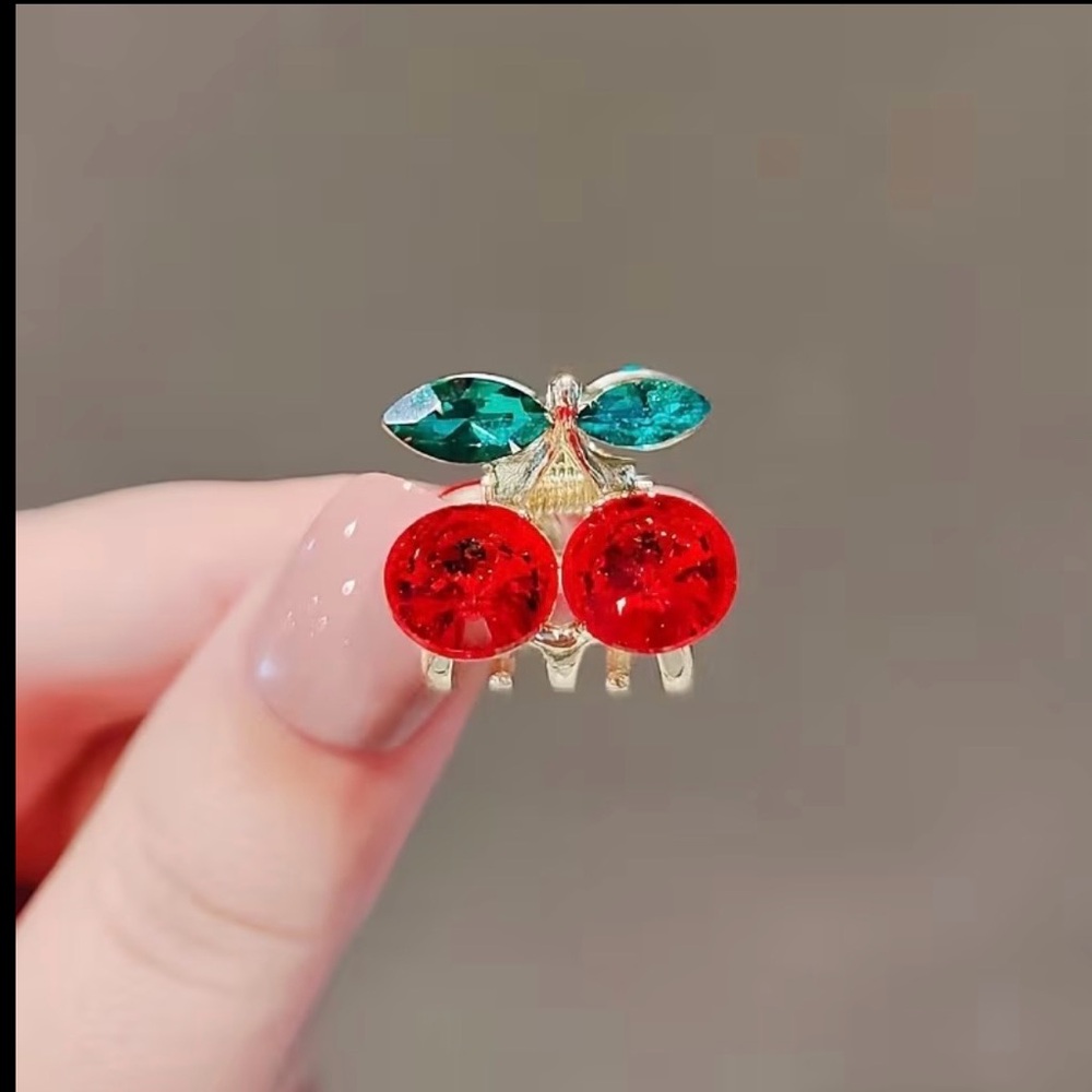 Set of cherry 🍒 rhinestone mini hair clips - Picture 3 of 4